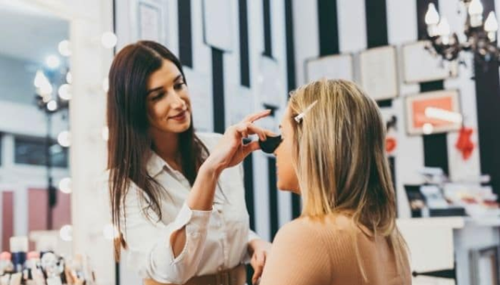 Cómo elegir una buena maquilladora en Valencia