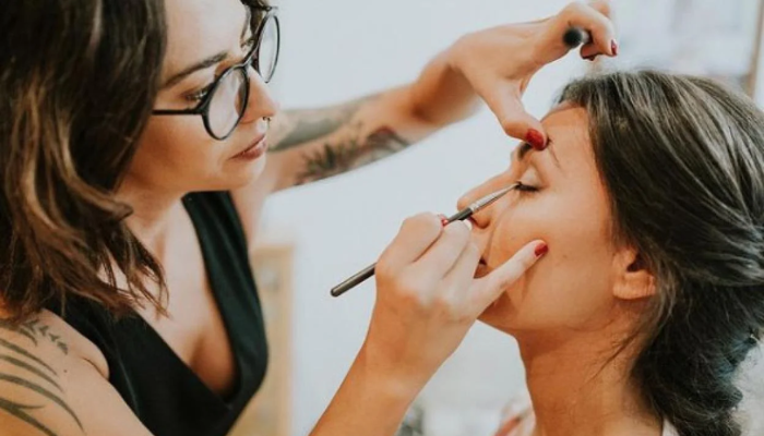 Cuánto dura un maquillaje profesional